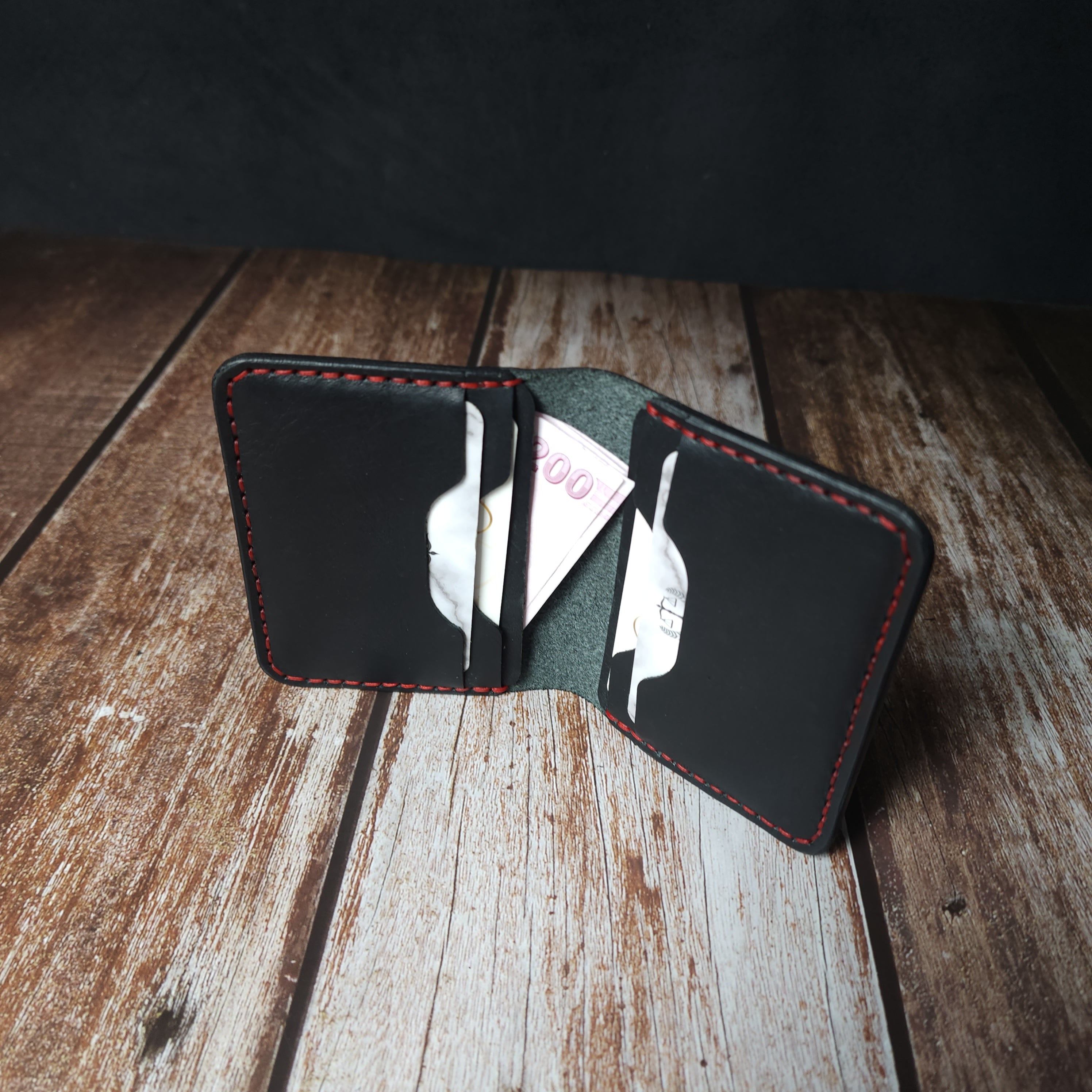 Siyah-Kırmızı Hakiki Deri Kartlık