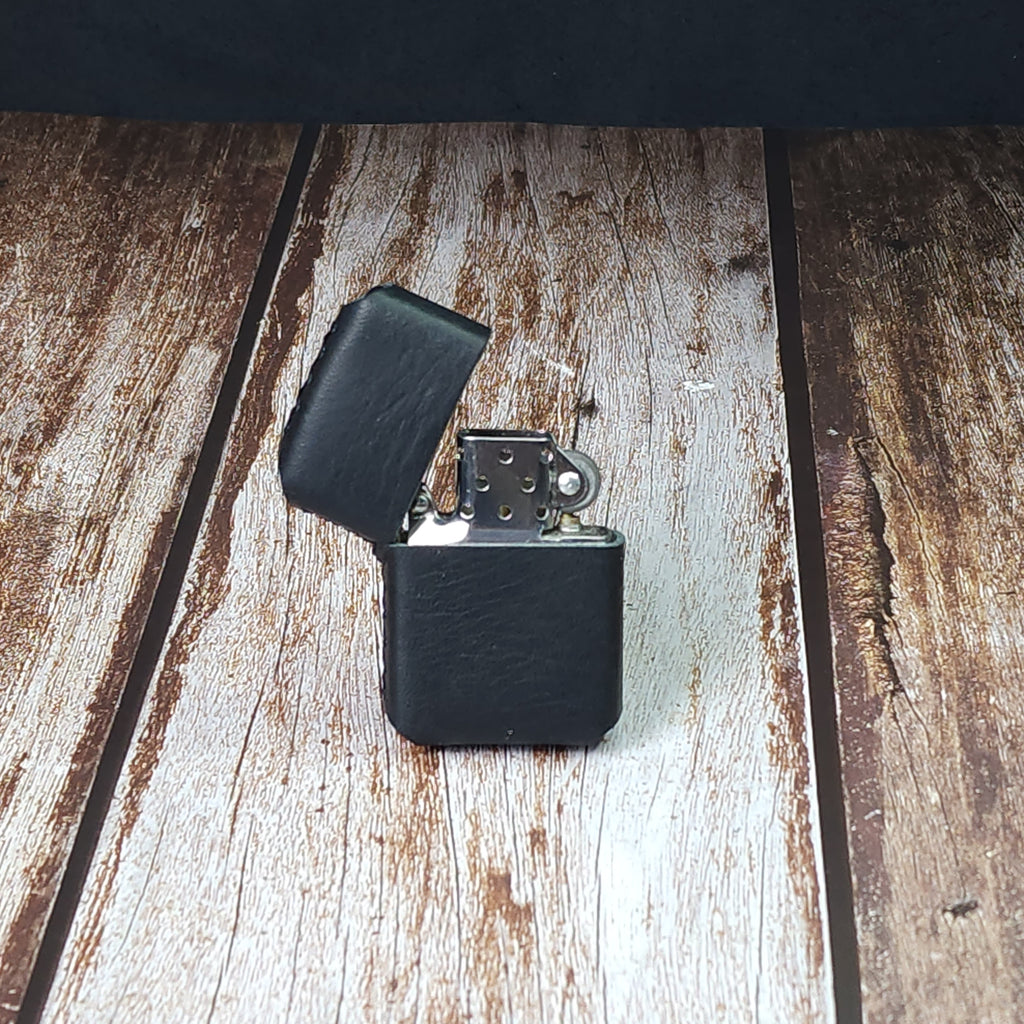 Sesa Craft Deri Kaplı Çakmak – Premium Metal Çakmak