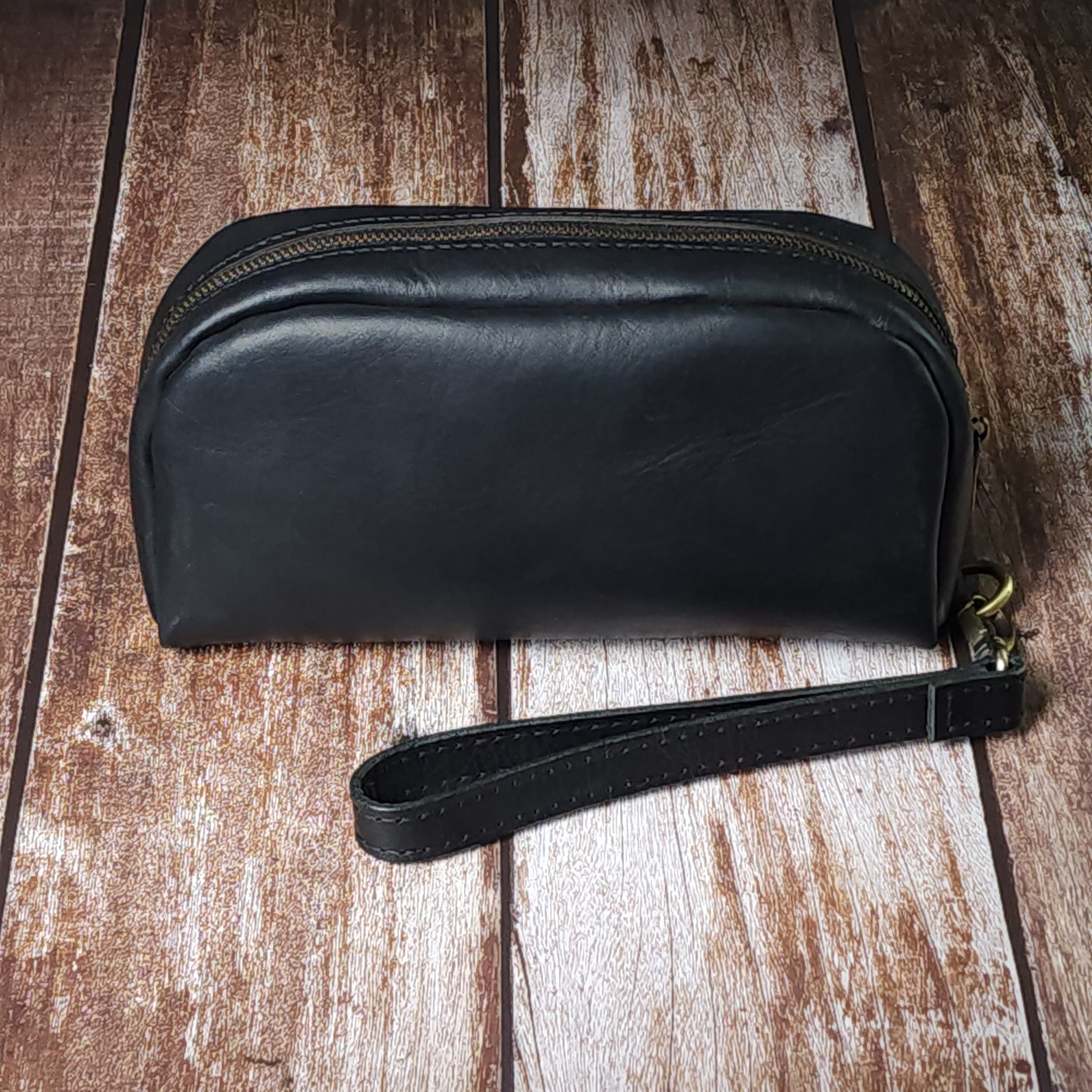 Sesa Verto El Çantası – Deri, Tek Bölmeli, Bilek Askılı, Şık ve Dayanıklı Erkek Aksesuarı